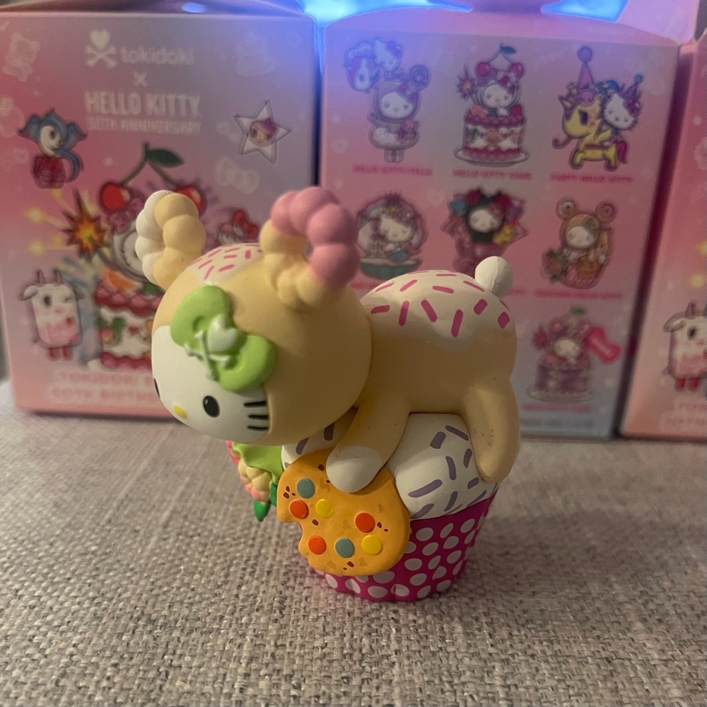 tokidoki x Hello Kitty 50th Anniversary Birthday Figure - Cupcake Hello Kitty